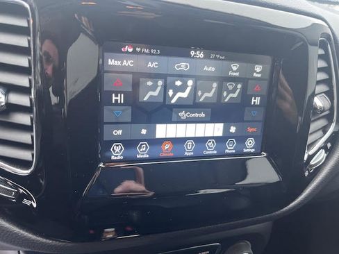 Used 2021 Jeep Compass Latitude image 10