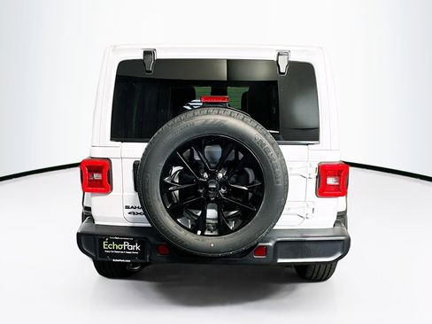 Used 2025 Jeep Wrangler Sahara image 7
