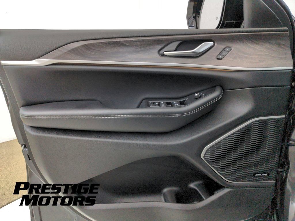 Used 2023 Jeep Grand Cherokee 4WD 4xe image 25