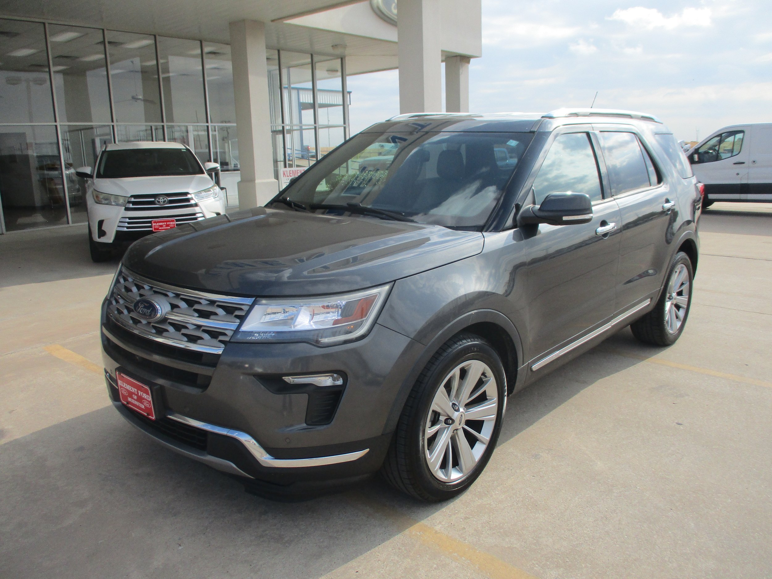 Used 2018 Ford Explorer Limited FWD image 2