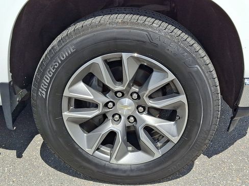 Used 2020 Chevrolet Silverado 1500 LT AWD/4WD image 8