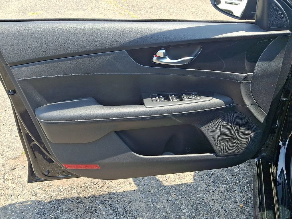Certified 2023 Kia Forte GT-Line FWD image 11
