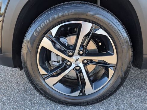 Used 2025 Chevrolet Trax RS w/ Sunroof Package image 13