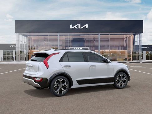 New 2025 Kia Niro SX Touring image 6
