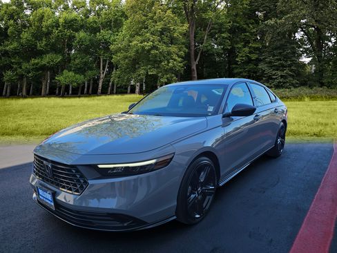 Used 2024 Honda Accord Sport image 3