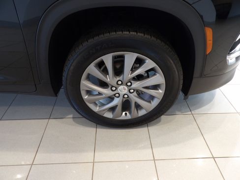Used 2025 Buick Enclave Preferred AWD/4WD image 30