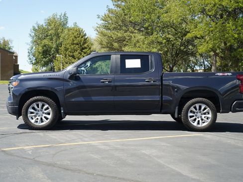 Used 2022 Chevrolet Silverado 1500 Custom AWD/4WD image 2