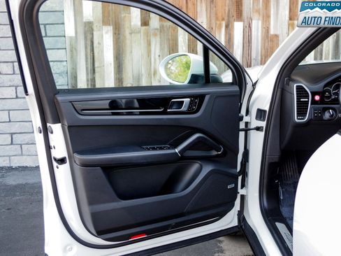 Used 2019 Porsche Cayenne S image 10