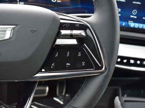 New 2026 Cadillac Optiq Sport 2 image 18