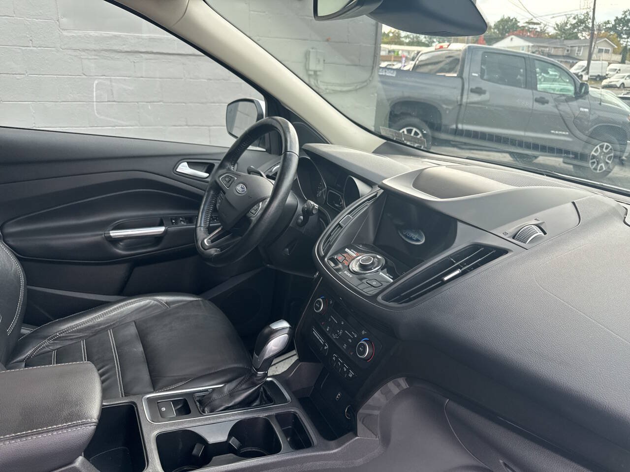 Used 2019 Ford Escape Titanium AWD/4WD image 25