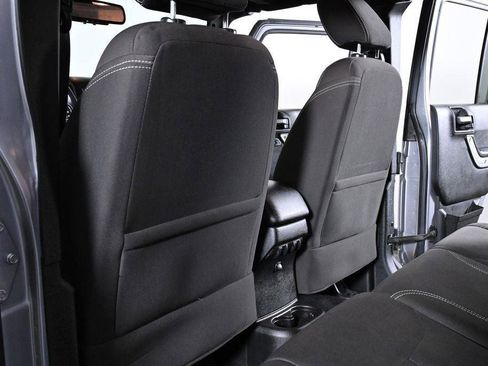 Used 2016 Jeep Wrangler Unlimited Sahara image 34