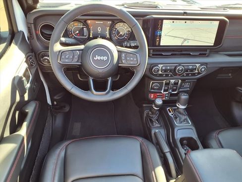 Certified 2025 Jeep Wrangler Unlimited Rubicon image 4