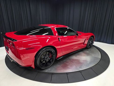 Used 2007 Chevrolet Corvette Coupe w/ Preferred Equipment Group RWD image 12