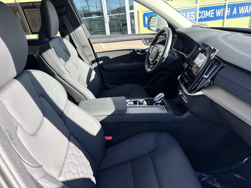 Used 2025 Volvo XC90 B6 Plus image 34