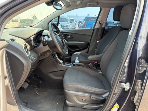 Used 2018 Chevrolet Trax LS AWD/4WD image 2