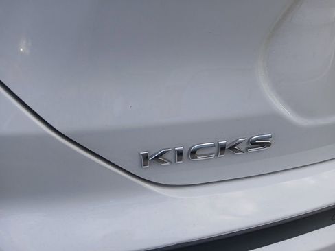 Used 2022 Nissan Kicks SV FWD image 3