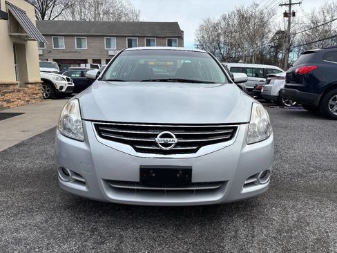 Used 2011 Nissan Altima 2.5 SL w/ Technology Pkg image 2