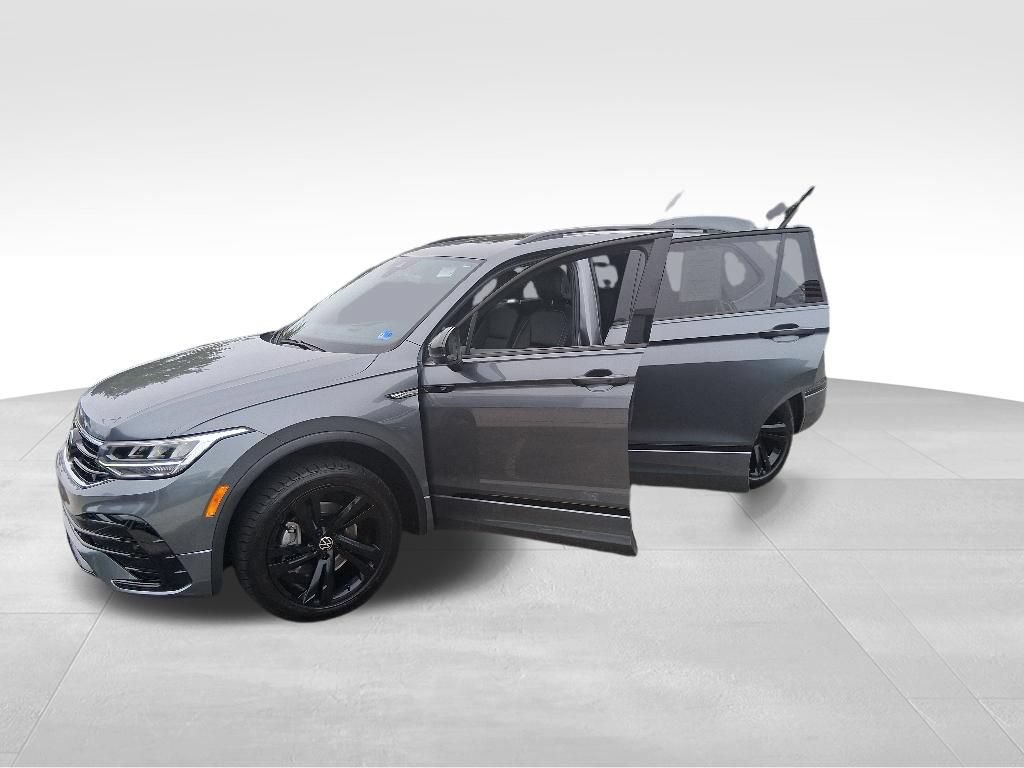 Used 2024 Volkswagen Tiguan SE R-Line AWD/4WD image 23