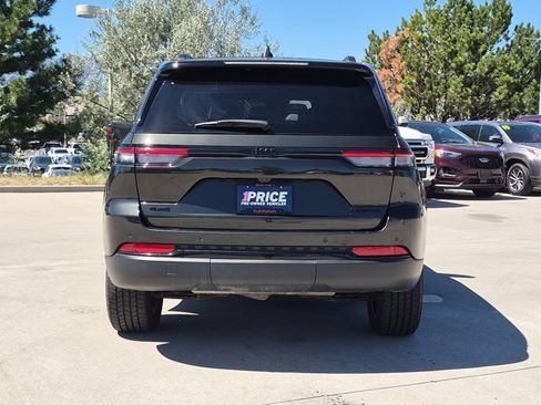 Used 2024 Jeep Grand Cherokee Limited w/ Black Appearance Package AWD/4WD image 7
