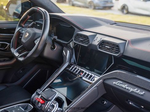 Used 2021 Lamborghini Urus image 21