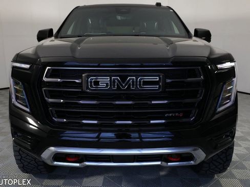 Used 2025 GMC Yukon AT4 Ultimate w/ LPO, Illumination Package AWD/4WD image 2
