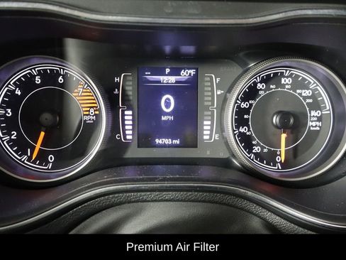 Used 2019 Jeep Cherokee Latitude Plus w/ Comfort/Convenience Group image 11