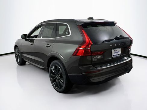 Used 2022 Volvo XC60 B5 Momentum w/ Climate Package image 7