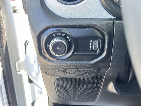 Used 2025 Jeep Wrangler Unlimited Sport AWD/4WD image 16