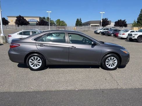 Used 2017 Toyota Camry LE FWD image 4
