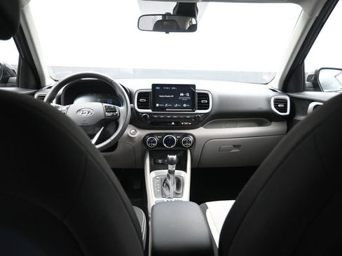 Used 2025 Hyundai Venue SEL image 13