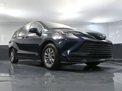 Used 2021 Toyota Sienna LE image 50