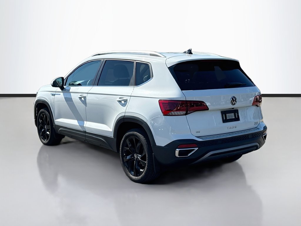 Used 2023 Volkswagen Taos SE w/ Panoramic Sunroof Package FWD image 5