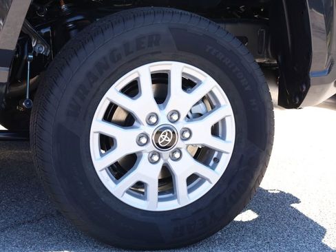 New 2025 Toyota Tacoma SR5 image 18