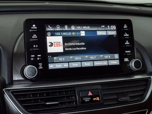 Used 2018 Honda Accord Touring image 19