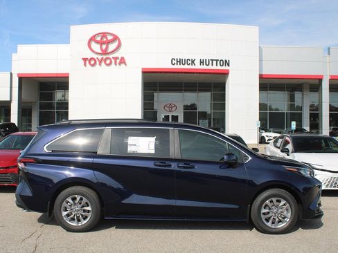 Used 2025 Toyota Sienna LE image 19