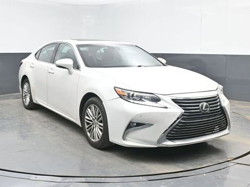 Used 2016 Lexus ES 350 w/ Premium Package w/Wood Trim FWD image 2