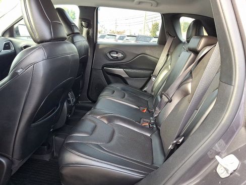 Used 2021 Jeep Cherokee Latitude Lux w/ Comfort/Convenience Group image 10