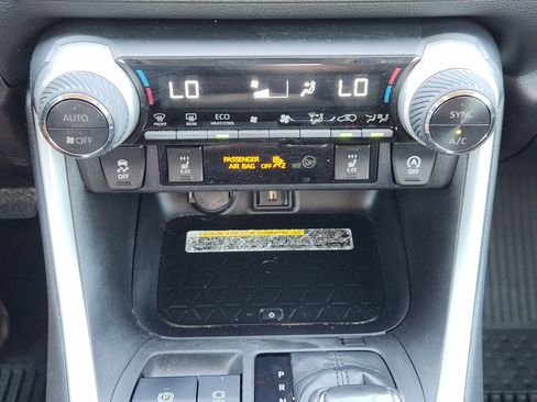 Used 2021 Toyota RAV4 XLE Premium FWD image 20