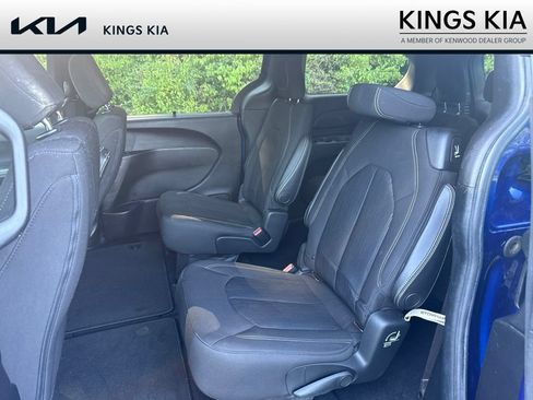Used 2021 Chrysler Pacifica Touring w/ S Appearance Package FWD image 7