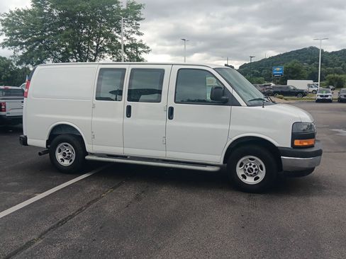 Used 2024 GMC Savana 2500 w/ Driver Convenience Package RWD image 2