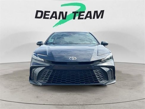 Used 2025 Toyota Camry SE image 3