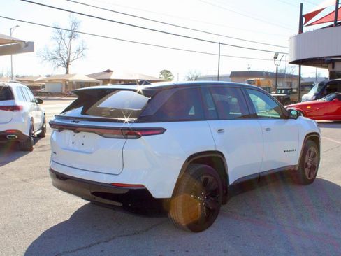 Used 2024 Jeep Wagoneer Launch Edition image 3