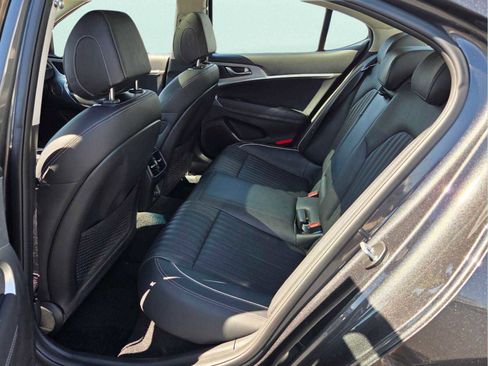 Used 2021 Genesis G70 2.0T w/ Elite Package RWD image 9