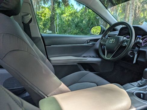 Used 2021 Toyota Camry LE FWD image 10