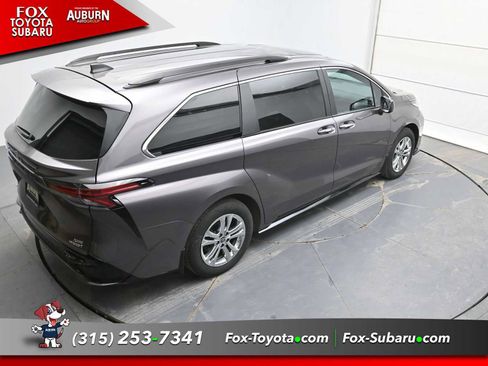 Used 2022 Toyota Sienna XSE w/ XSE Plus Package image 25
