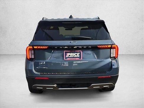 Used 2025 Ford Explorer Active w/ Active Comfort Package image 4