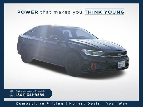 Used 2022 Volkswagen Jetta GLI Autobahn image 3
