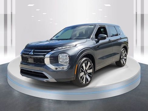 New 2025 Mitsubishi Outlander SE image 2