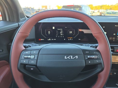 New 2026 Kia Sportage SX image 9