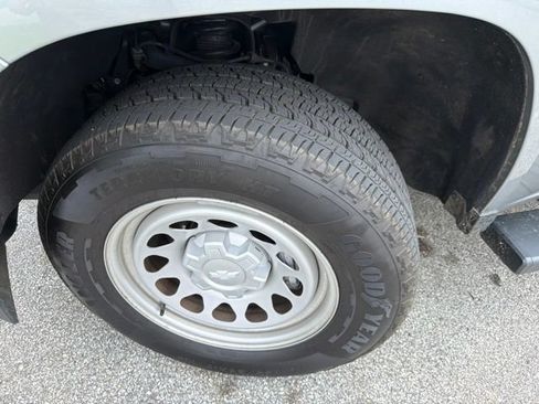 Used 2025 Chevrolet Colorado W/T RWD image 4